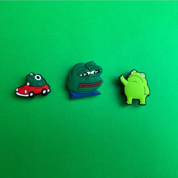 Frog Crocs Charm - Meme Shoe Charms - Gift Shoe Charms - Cute Shoe Charms - Picture 3 of 6